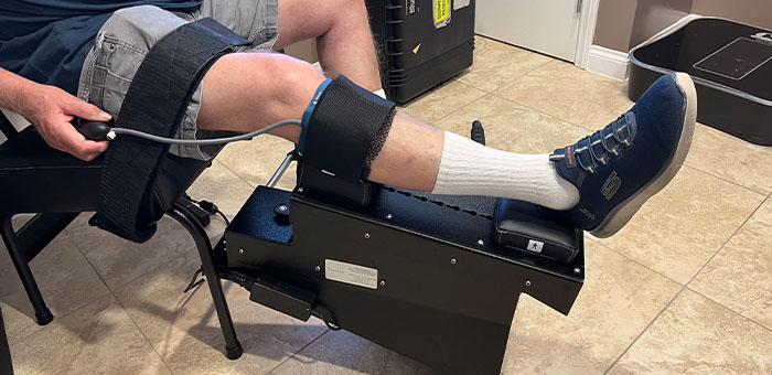 patient receiving knee decompression in La Verne