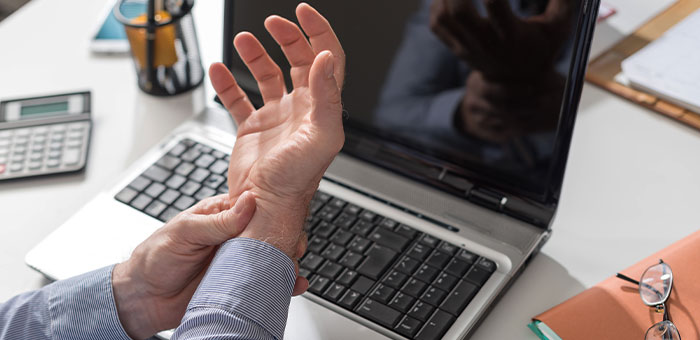 patient needing carpal tunnel syndrome treatment in La Verne