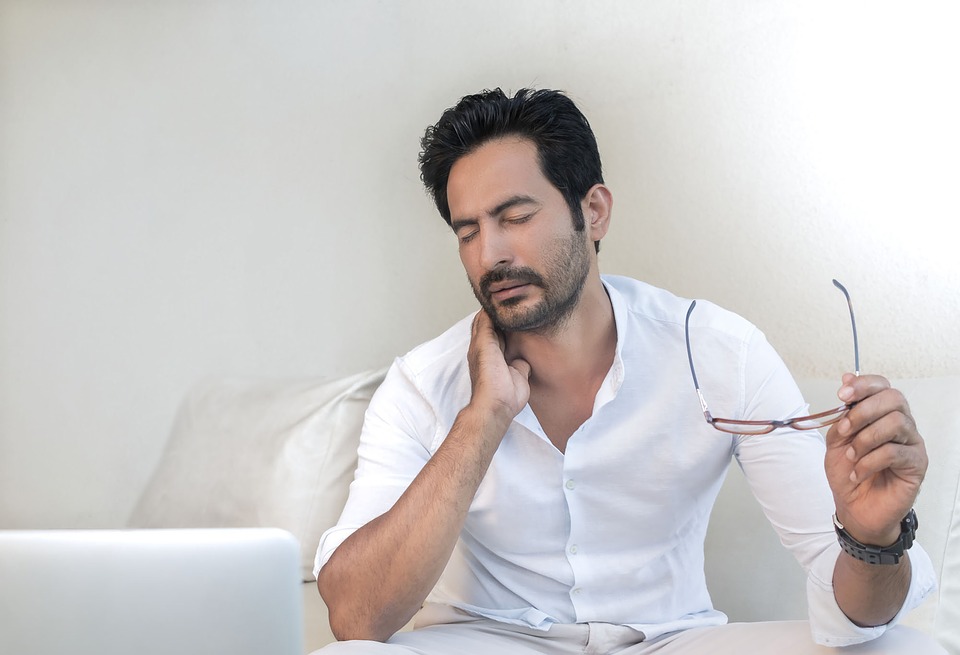 Treating Neck &amp; Shoulder Pain tips from La Verne chiropractor
